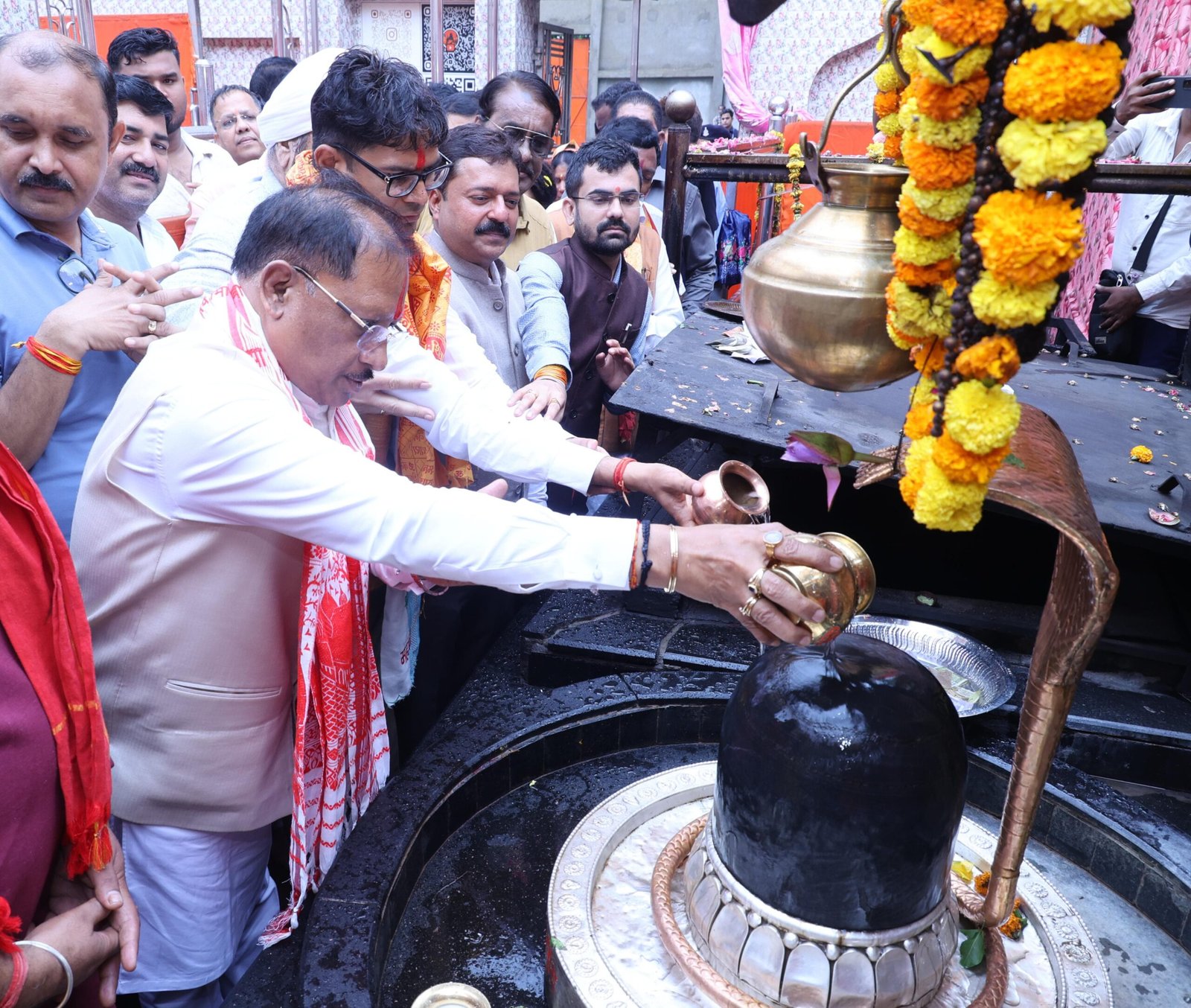 गुरु पूर्णिमा पर कोसमनारा पहुंचे मुख्यमंत्री, भोलेनाथ से मांगा आशीर्वाद