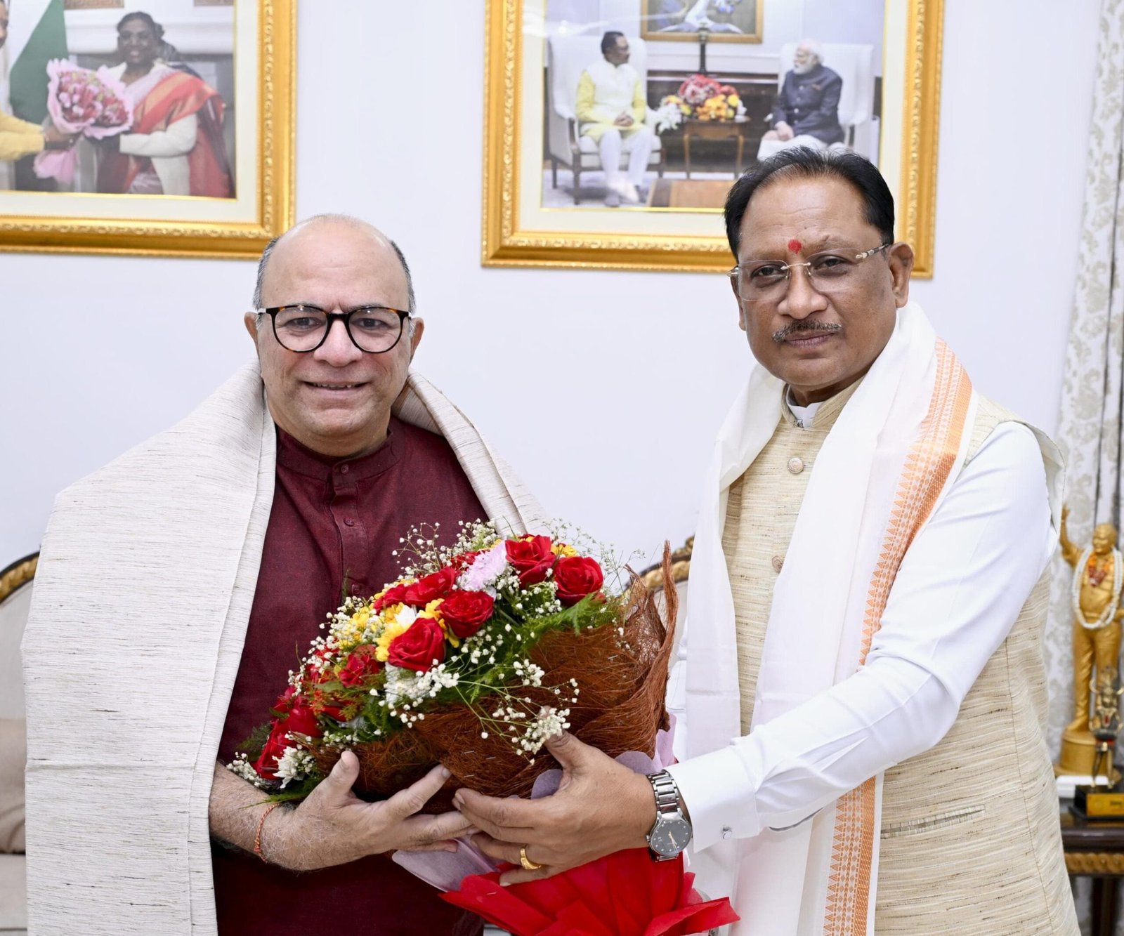 मुख्यमंत्री साय से निर्माता-निर्देशक चंद्रप्रकाश द्विवेदी ने की मुलाकात