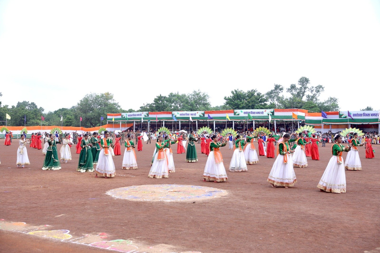 स्वतंत्रता दिवस पर स्कूली विद्यार्थियों की प्रस्तुतियों ने रायपुर में बांधा समां