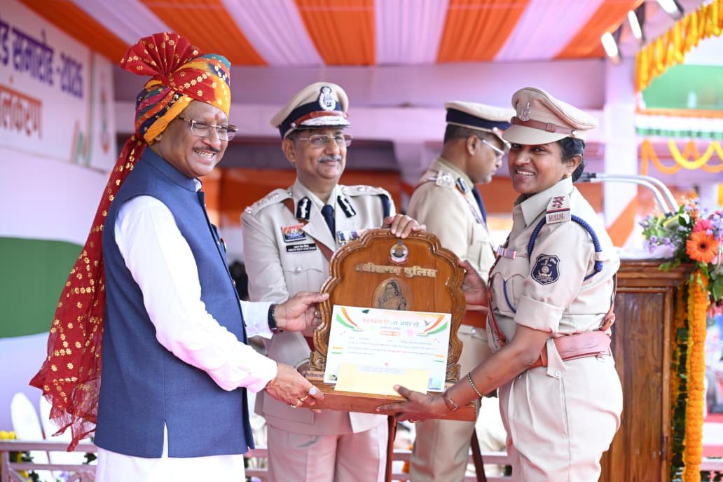 स्वतंत्रता दिवस पर पुलिस एवं नगर सेना के उत्कृष्ट सेवाकर्मी सम्मानित