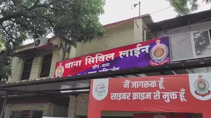 खड़ी कार से लाखों का सामान पार, पुलिस जुटी जांच में
