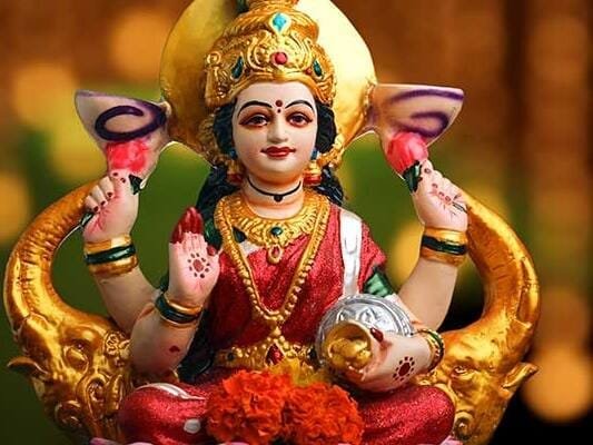 आज गुरुवार को रखें एक छोटी सी हल्दी, पैसों की तंगी से मिलेगी छुट्टी