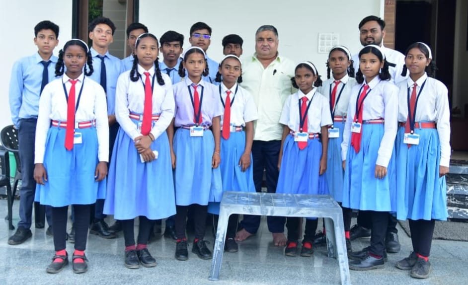 बच्चों के सपनों में दिखी विकसित भारत की तस्वीर, मंत्री राजेश अग्रवाल ने बढ़ाया उत्साह