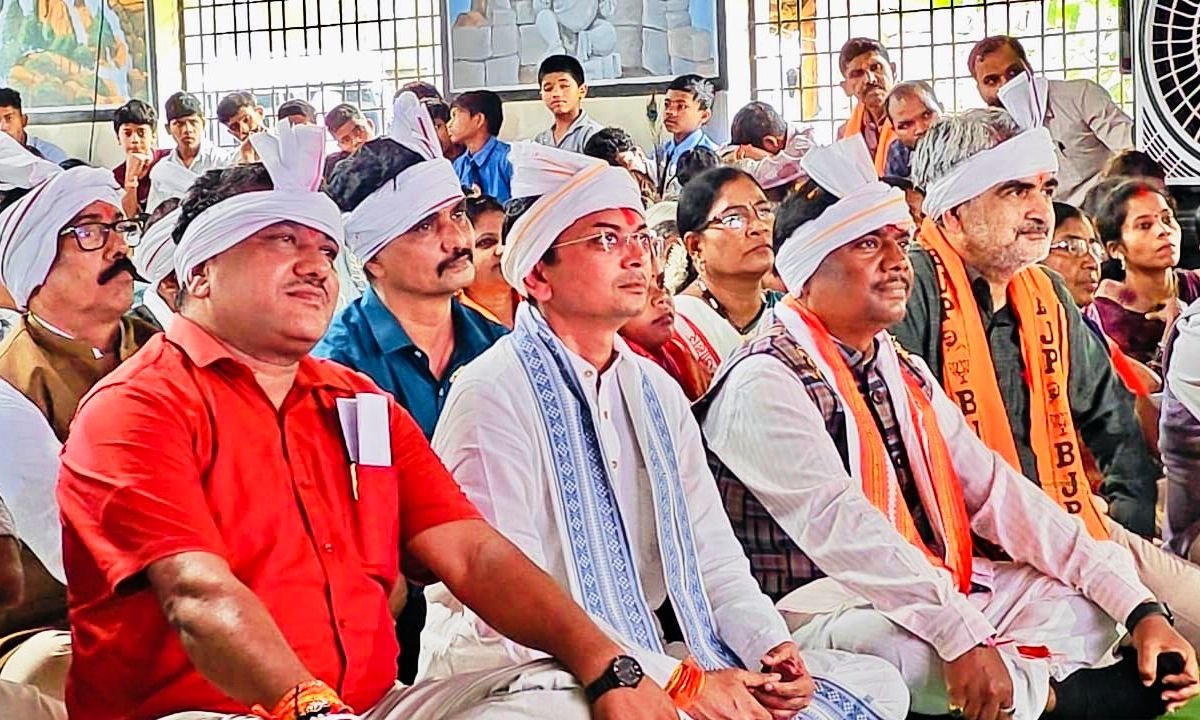 धमाकों की जगह रेडियो की गूंज, छिंदनार में सुनी गई मन की बात