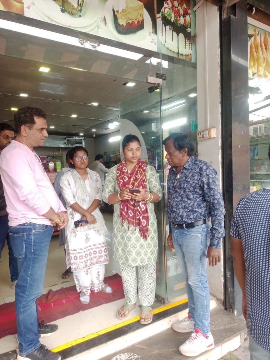 रायपुर में मिठाई दुकान पर 20 हजार का जुर्माना, गंदगी पर भी कार्रवाई