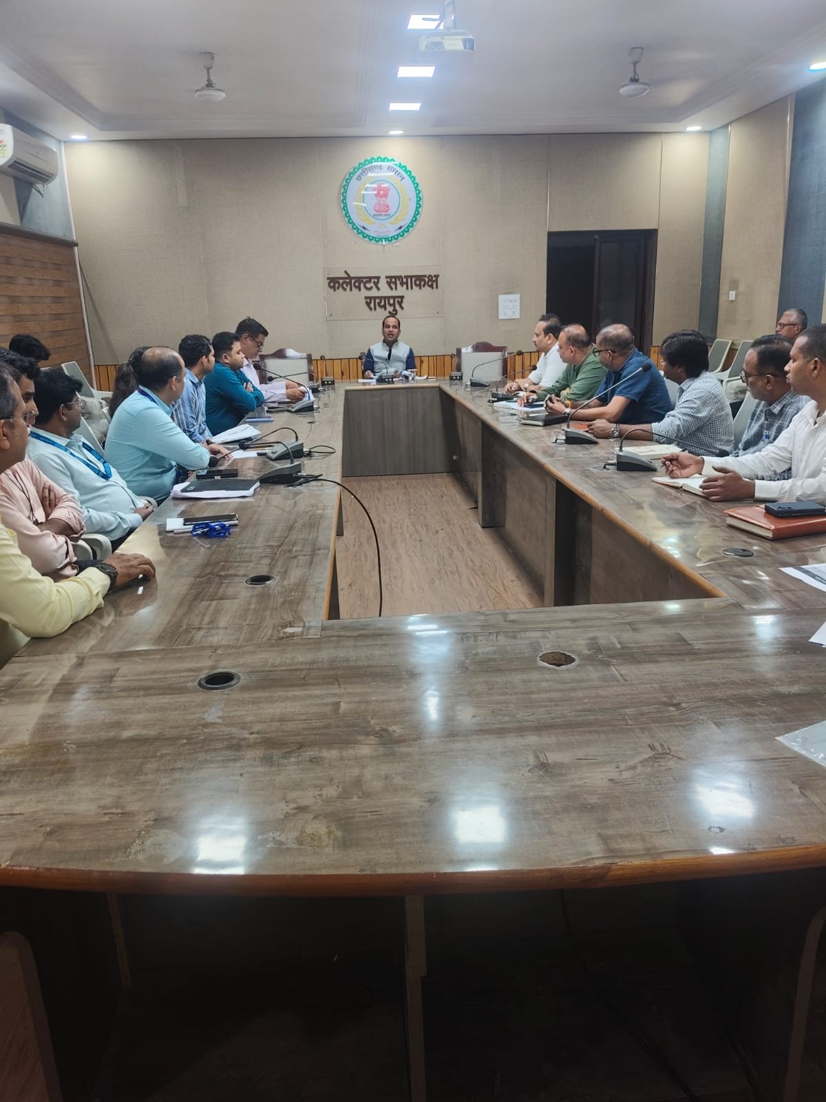सौर ऊर्जा को बढ़ावा देने की तैयारी, रायपुर कलेक्टर ने अधिकारियों को दिए निर्देश