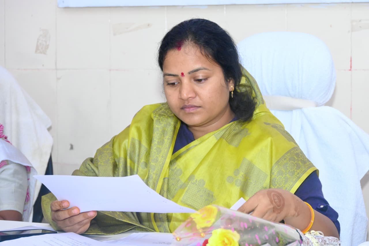 ओड़गी में मंत्री लक्ष्मी राजवाड़े ने विकास कार्यों की समीक्षा कर दिए निर्देश