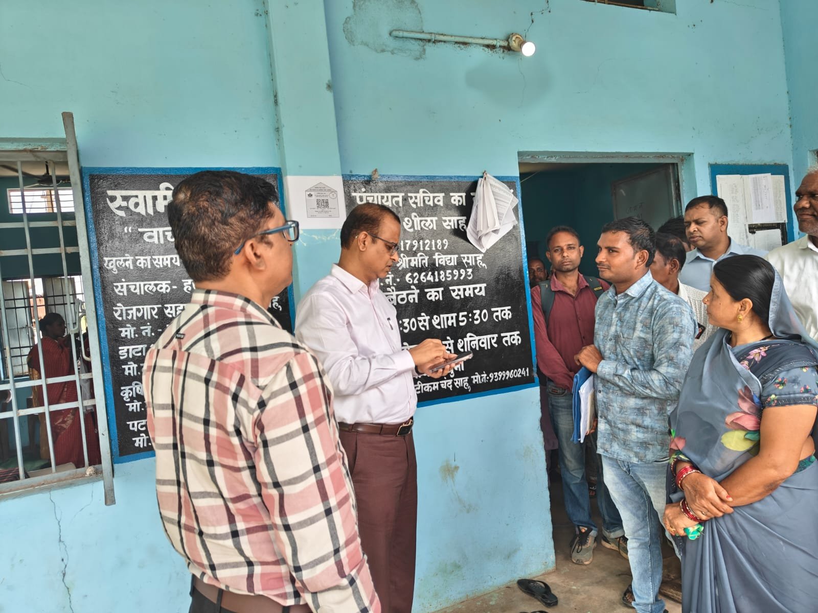 कुरूद की पंचायतों में विकास कार्यों का आयुक्त ने किया निरीक्षण