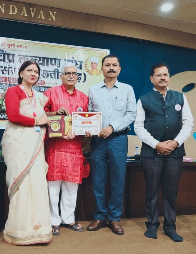 नवाचार से बदली पढ़ाई की तस्वीर, चंचल शुक्ला को उत्कृष्ट शिक्षक सम्मान