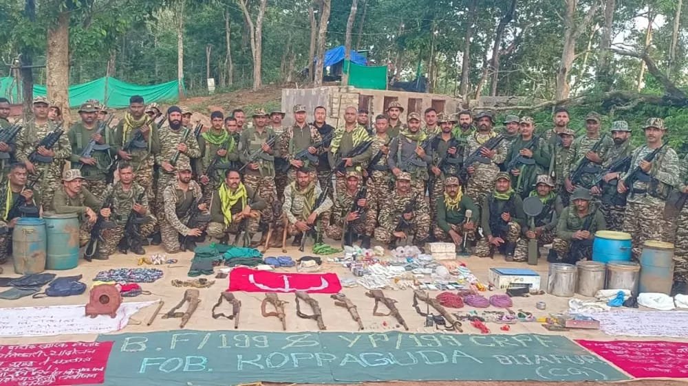 पुलिस जवान को मिला नक्सली का खजाना, बड़ी मात्रा में हथियार जप्त
