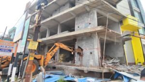 IMG-20260908-WA0034-300x169 रायपुर में निगम की बड़ी कार्रवाई, चंगोराभाठा में अवैध निर्माण हटाया