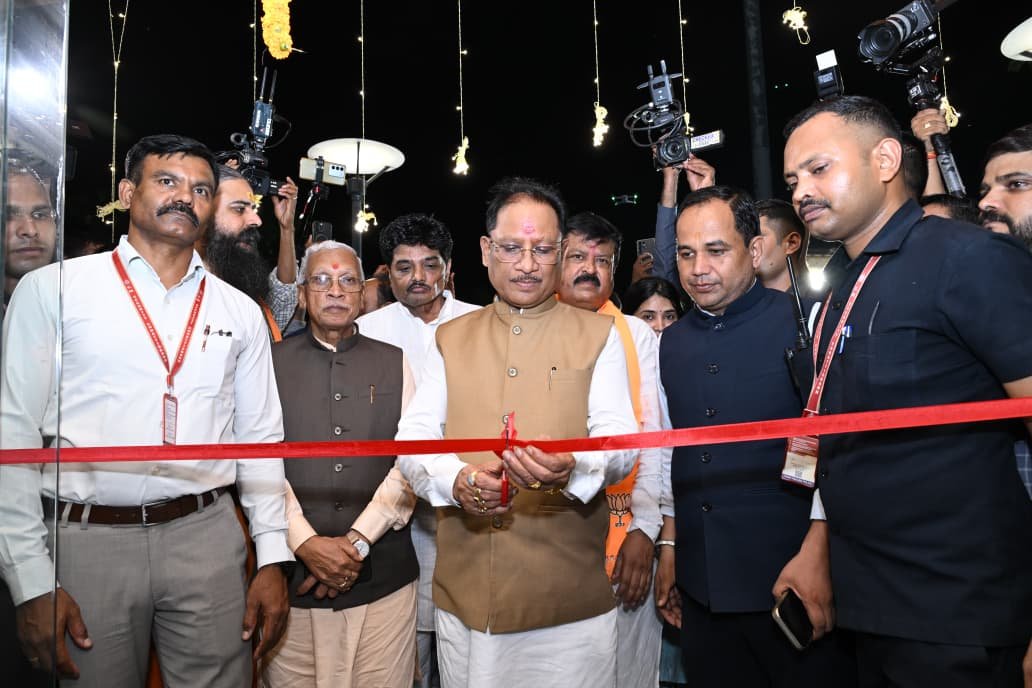 रायपुर में नई पहल, मरीन ड्राइव पर मुफ्त पढ़ने की खास सुविधा