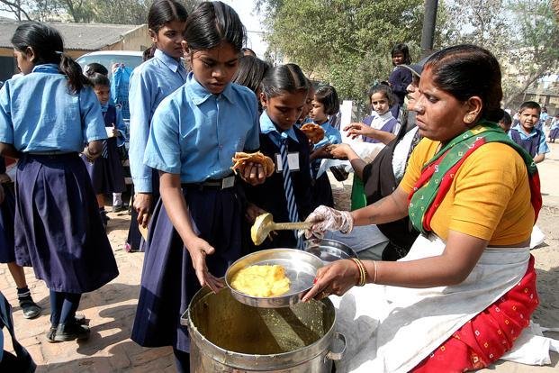 स्कूलों के रसोइयों के मानदेय के लिए 117 करोड़ रुपये का पुनर्विनियोजन