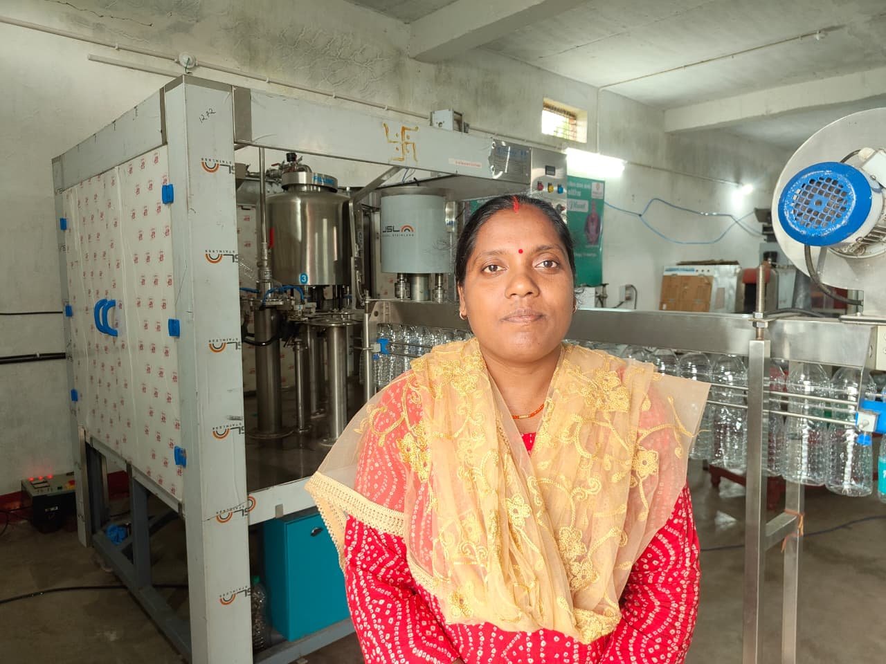 मुन्नी के हौसले ने बदली जिंदगी, पानी प्लांट से 10 लोगों को रोजगार