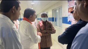 IMG-20261002-WA0003-300x170 मरकाटोला घाट हादसे के घायलों से मिले विजय शर्मा, चार डिस्चार्ज