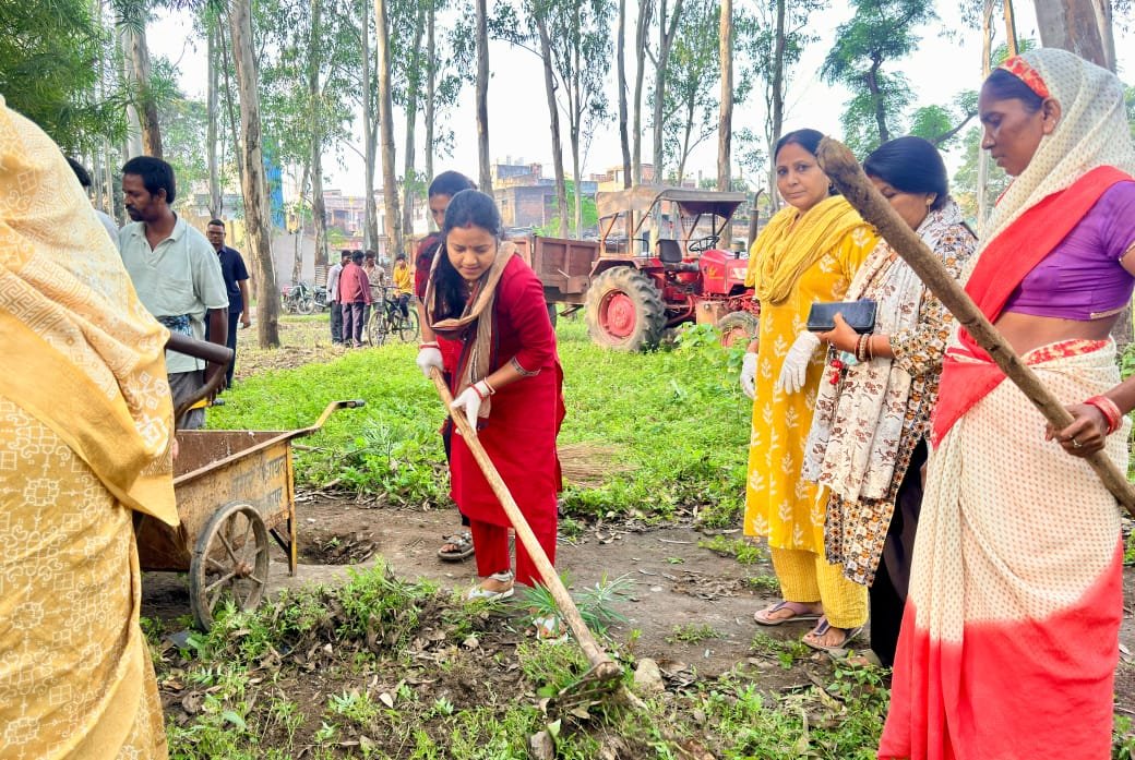 झाड़ू थामकर सफाई अभियान में उतरीं मंत्री लक्ष्मी राजवाड़े, दिया बड़ा संदेश