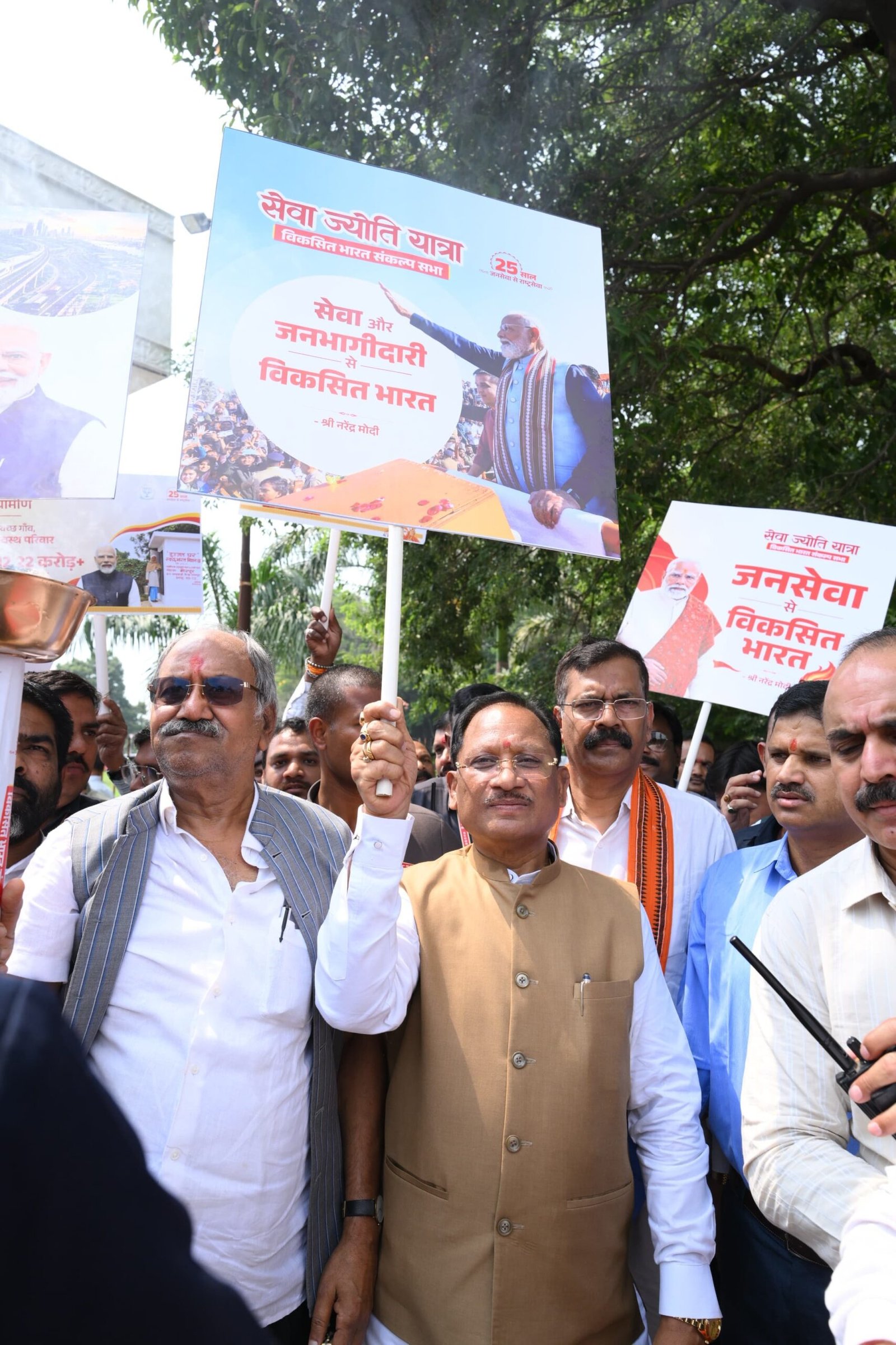 मोदी के 25 साल के सेवाकाल पर छत्तीसगढ़ में सेवा ज्योति यात्रा