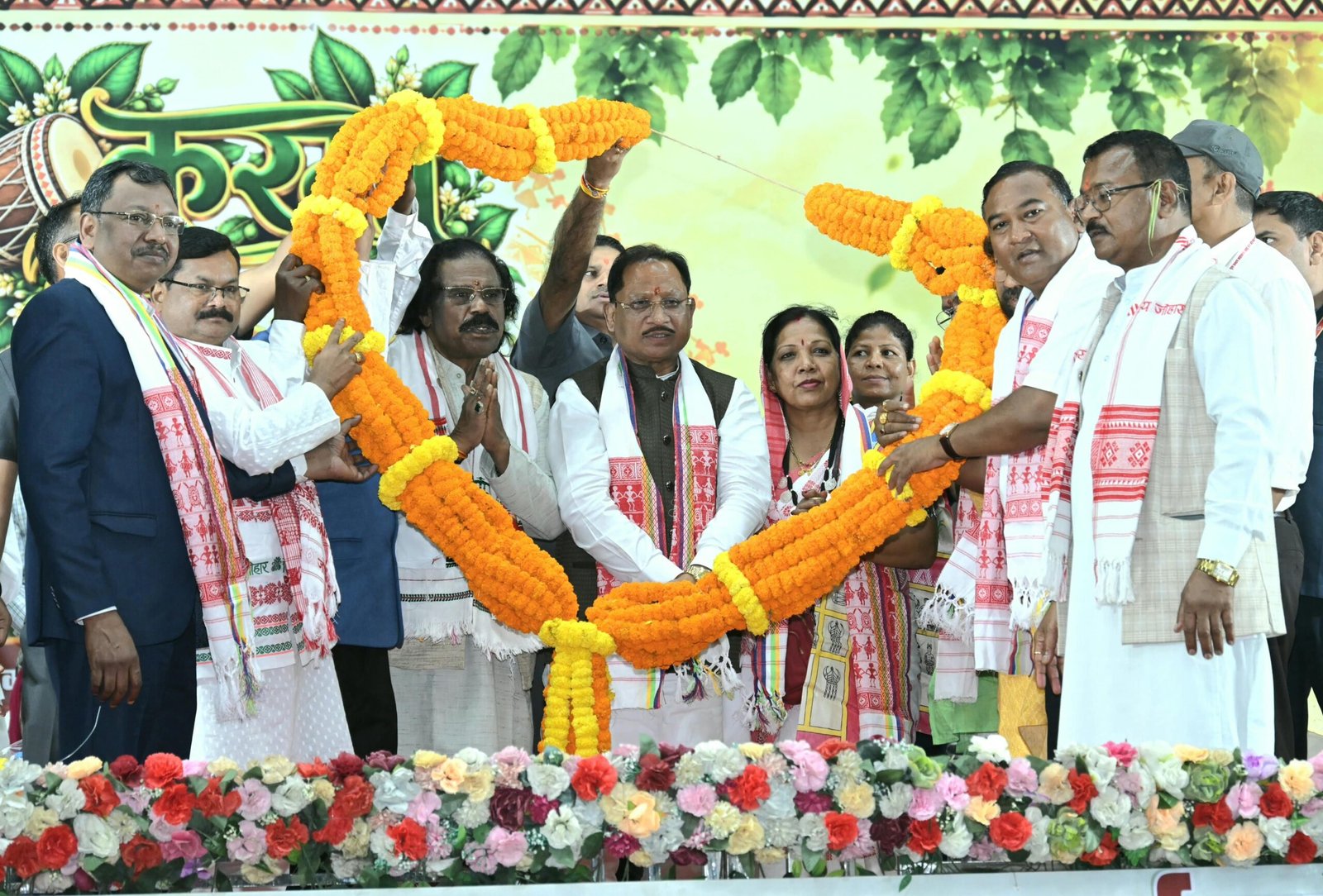 करमा तिहार पर मुख्यमंत्री विष्णु देव साय का बड़ा ऐलान, समाज को 1 करोड़ रुपये की सौगात