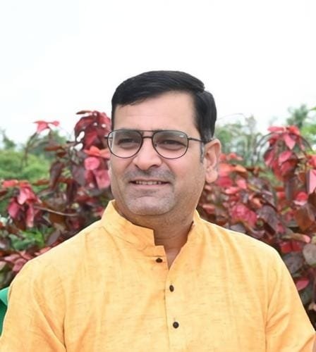 हकत्याग रजिस्ट्री में बचे 46,846 रुपये, अभिलाष ने बहनों को दिए