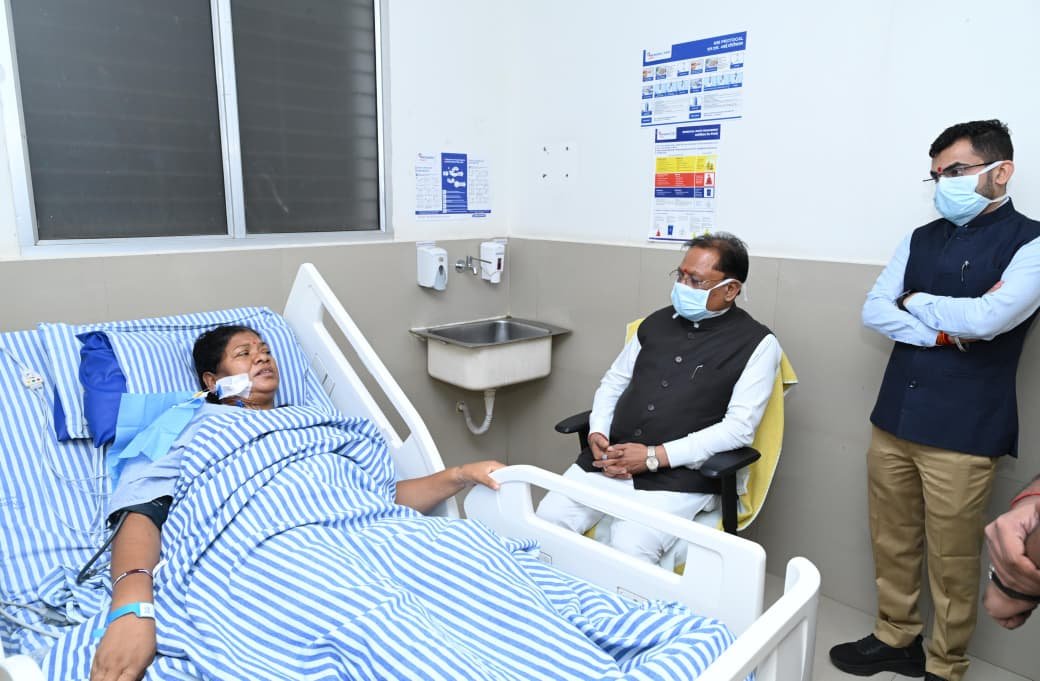 मुख्यमंत्री विष्णुदेव साय ने अस्पताल पहुंचकर विधायक रायमुनी भगत का जाना हाल