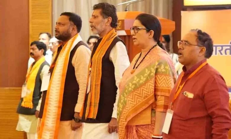 स्मृति ईरानी छत्तीसगढ़ दौरा: आज भी मीटिंग का दौर, भाजपा को मजबूती देने उतरी मौदान में नई प्रदेश प्रभारी 