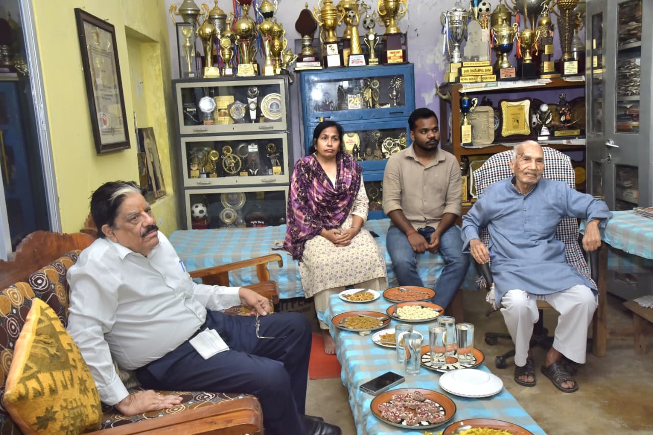 माता रुक्मिणी आश्रम पहुंचे गणेश मिश्रा, शिक्षा व्यवस्था सुधारने पर जोर